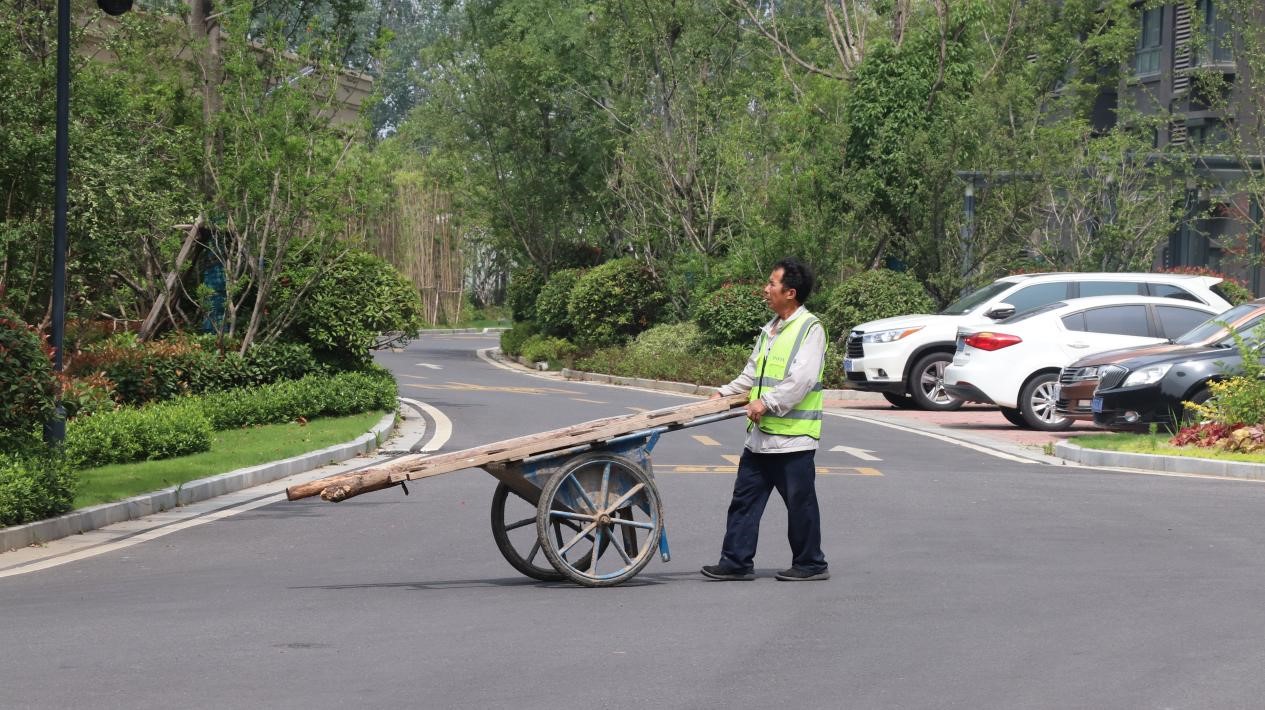 “生涯惬意，，，，，，，，效劳知足” 葛塘西片区地块包管房交付回访业主这样说