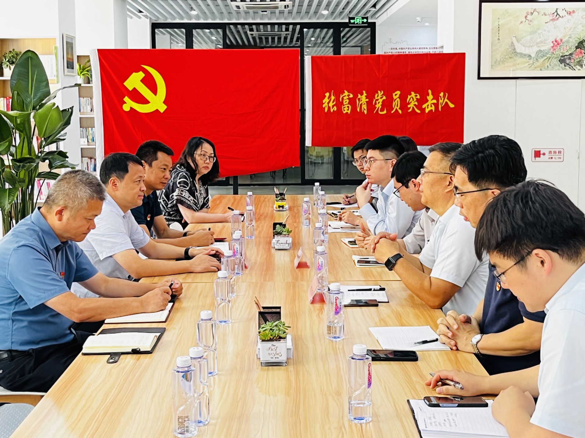 新区宜居  未来已来 —亚美AM8AG集团开展团结主题党建共建运动
