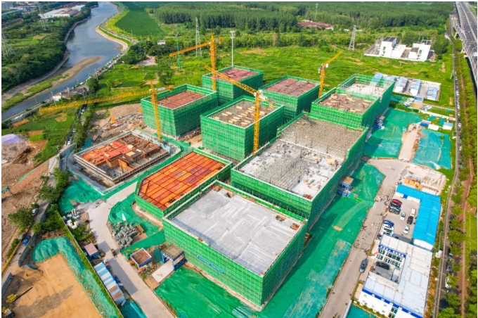 浦仪公路旁，，，，，竖起工业新地标